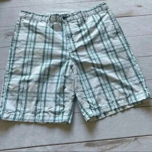 Greg Norman for Tasso Ella Shark mens plaid summer white golf shorts siz…